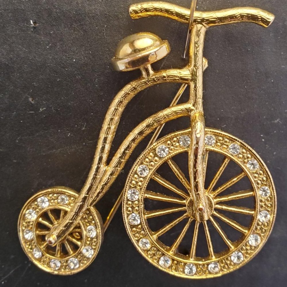 Cache Vintage Cycle Brooch